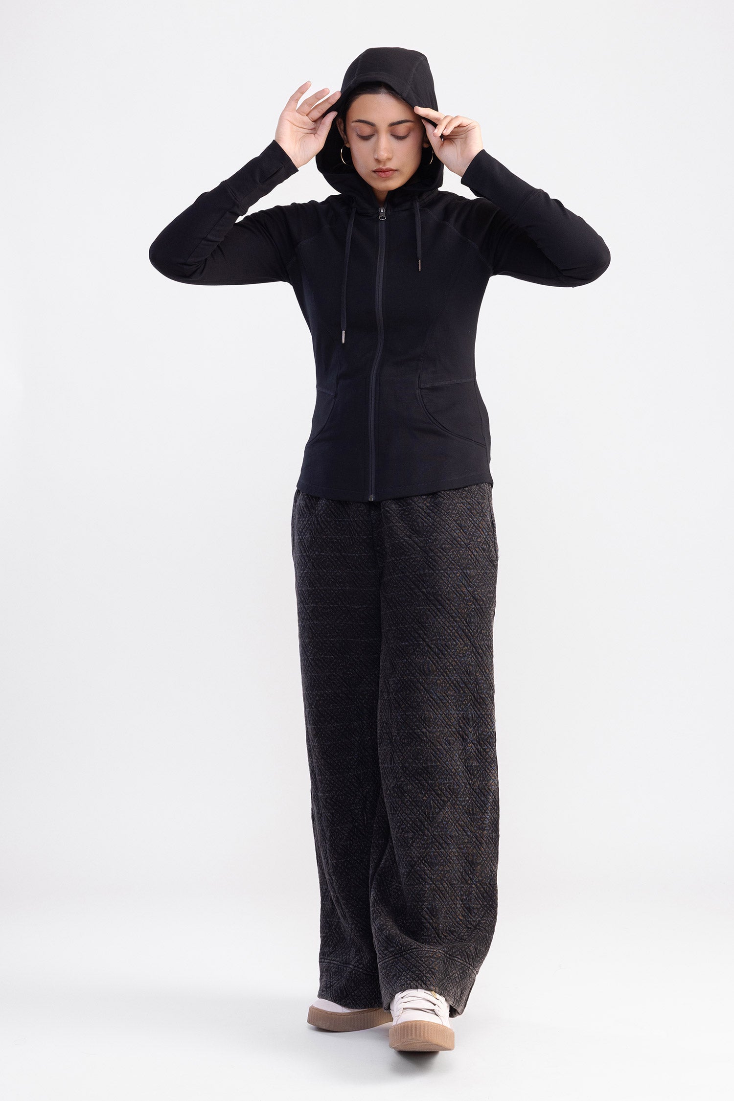 Globe Trotter Hoddie Black