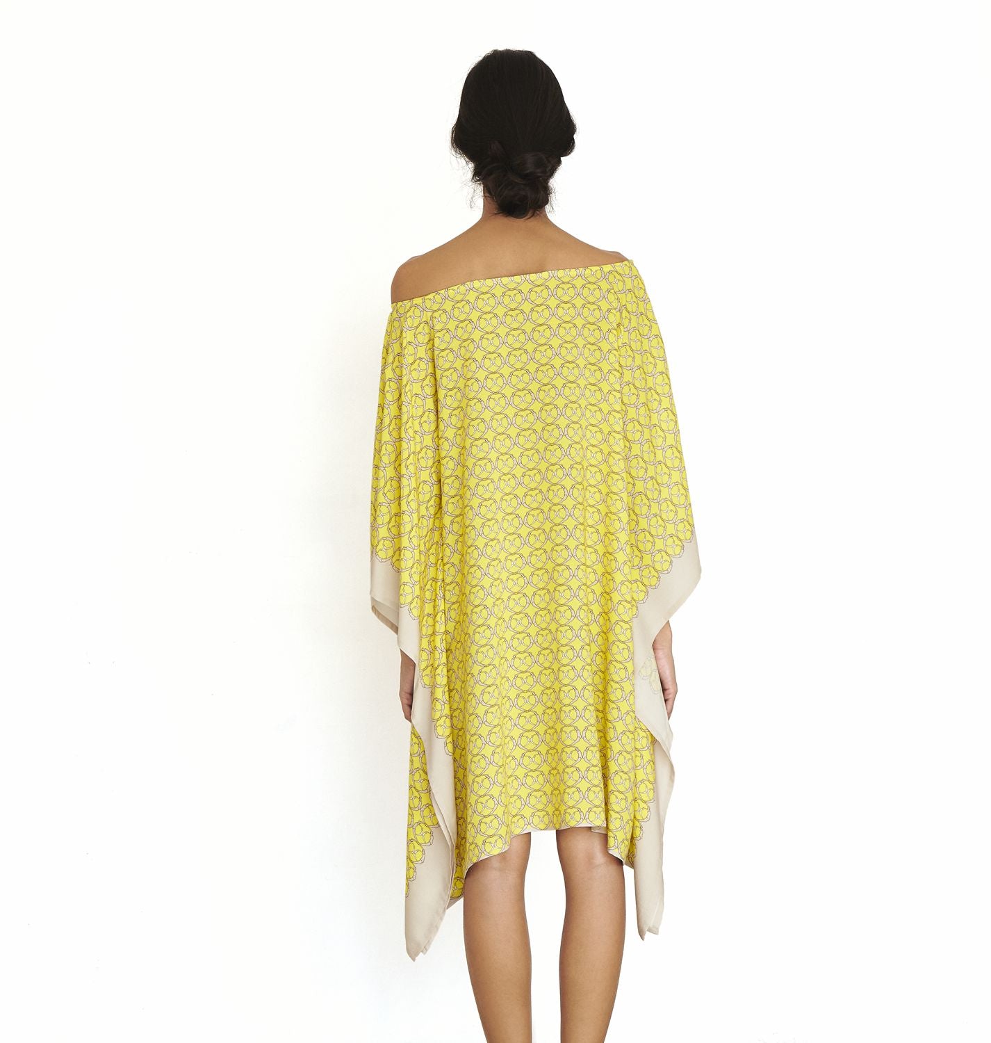 Synchronised kaftan